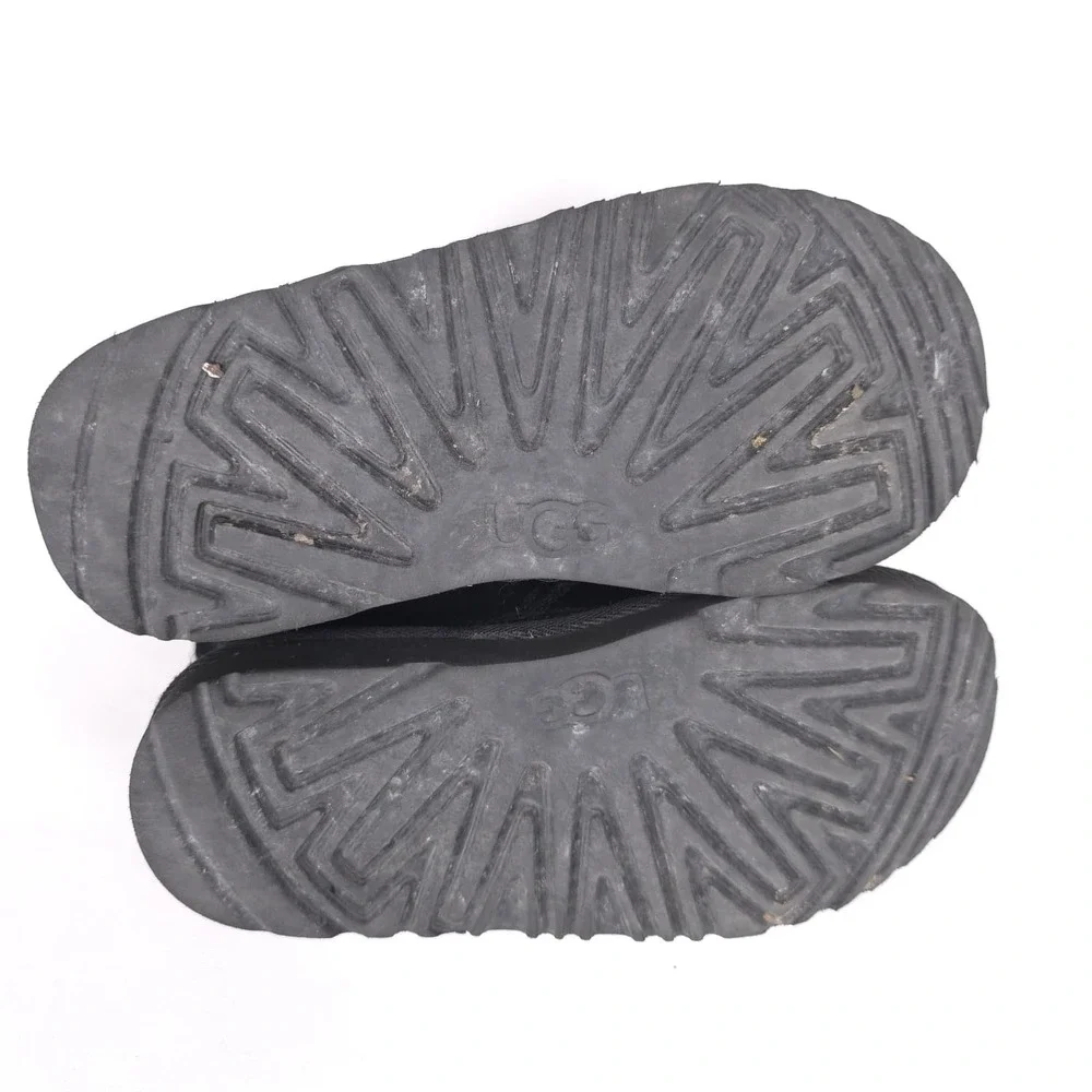 UGG Neumal Black Suede Chukka Boots Unisex Kids Size 1 Youth Lace‎ Up